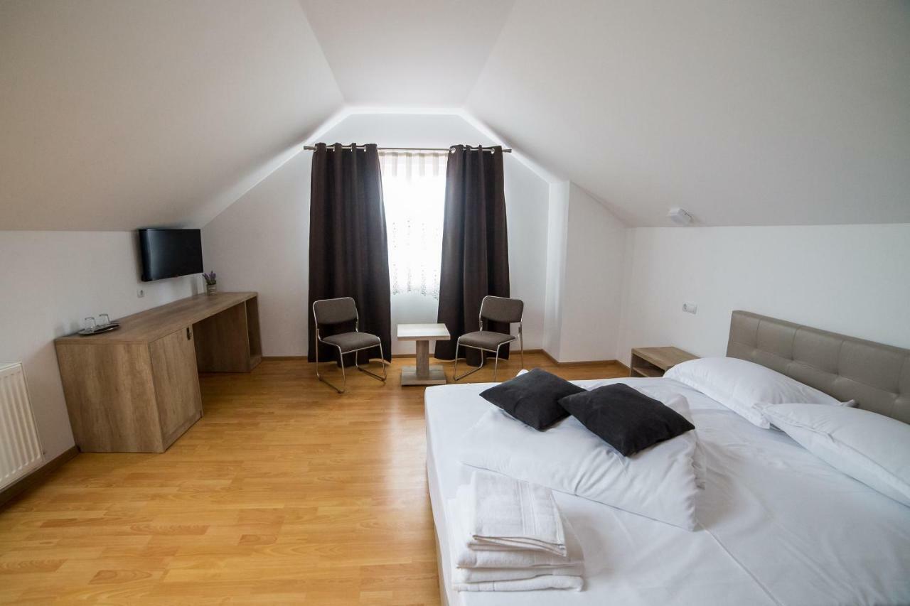 Casa Burduhos Otel Câmpulung Moldovenesc Dış mekan fotoğraf