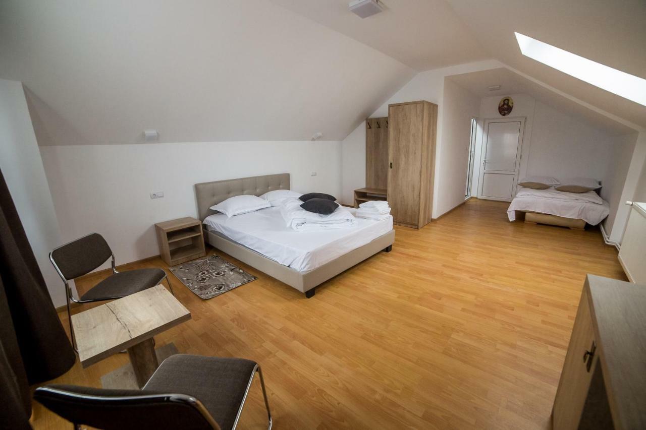 Casa Burduhos Otel Câmpulung Moldovenesc Dış mekan fotoğraf