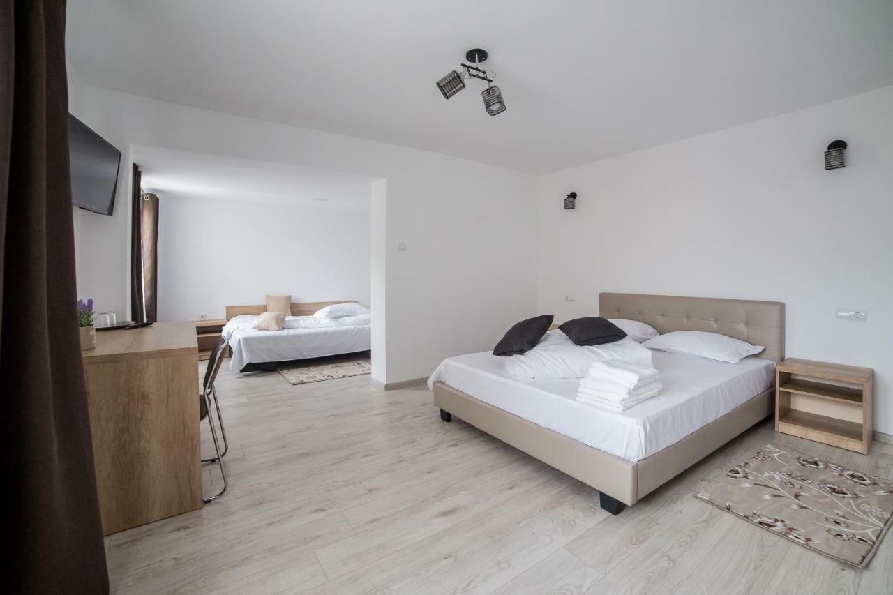 Casa Burduhos Otel Câmpulung Moldovenesc Dış mekan fotoğraf